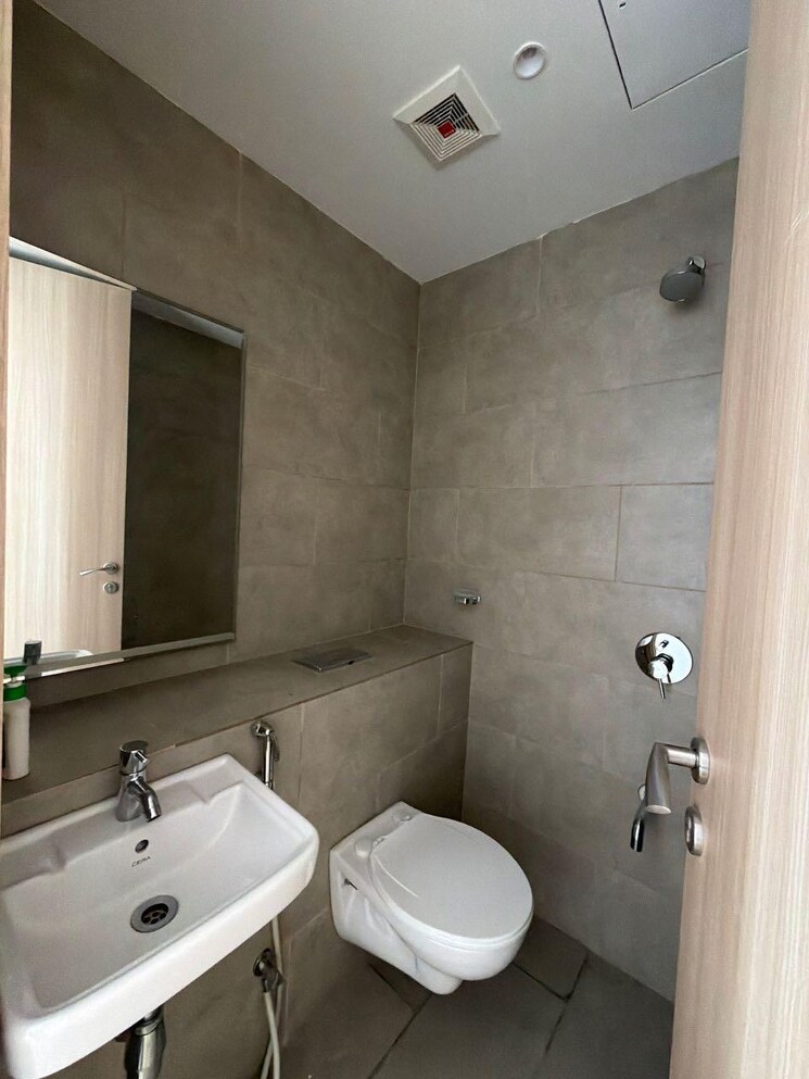 Bathroom, rustomjee-crown 4 Bedroom 2500 Sq.Ft. Apartment In Prabhadevi Mumbai 9670237