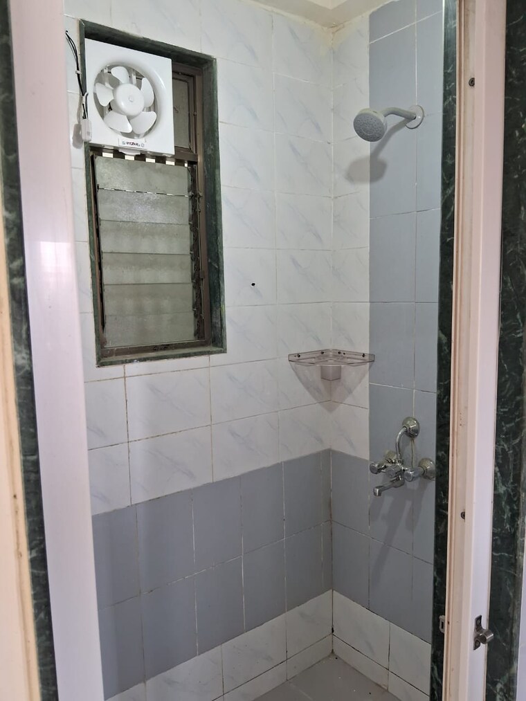 Bathroom, sector 14 dwarka 1 Bedroom 580 Sq.Ft. Apartment In Sector 14 Dwarka Delhi 9670227