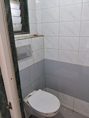 Bathroom in 1 BHK Apartment at Sector 14 Dwarka – for Rent