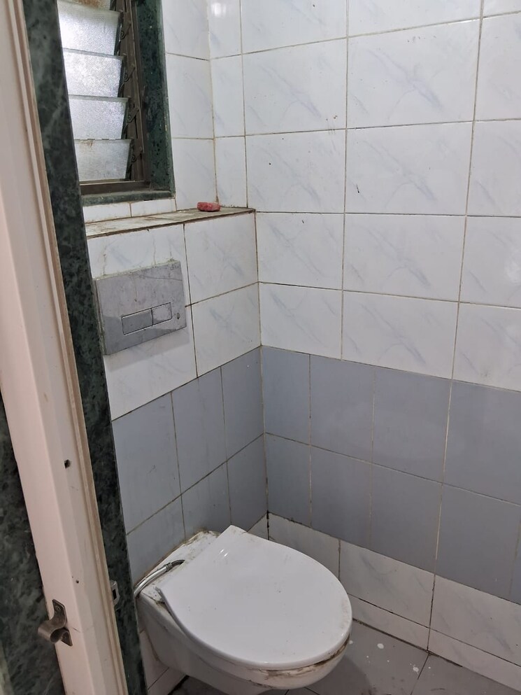 Bathroom, sector 14 dwarka 1 Bedroom 580 Sq.Ft. Apartment In Sector 14 Dwarka Delhi 9670227
