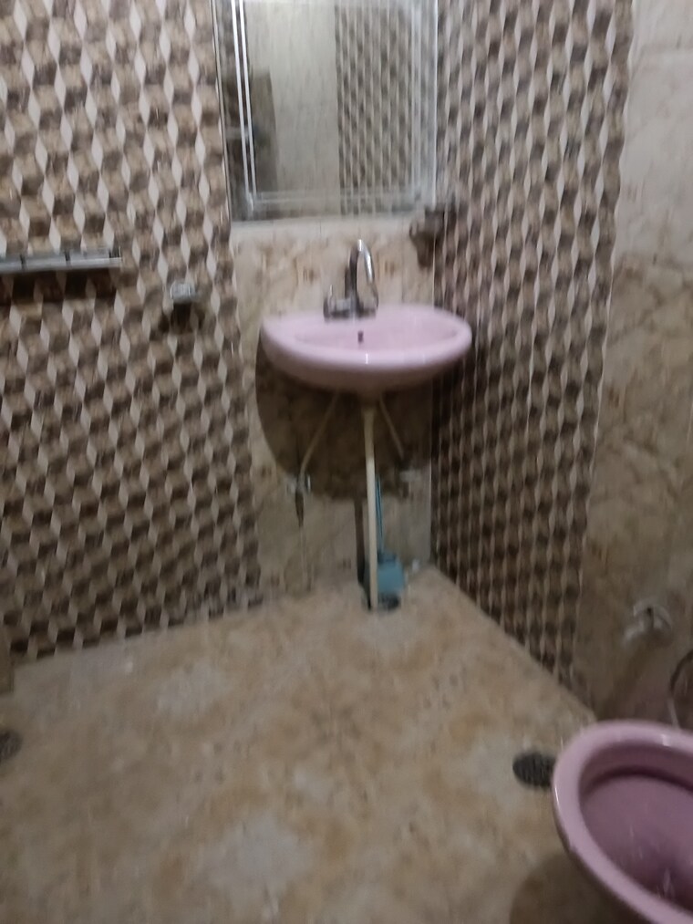 Bathroom, gomti nagar 2 Bedroom 1250 Sq.Ft. Builder Floor In Gomti Nagar Lucknow 9670283