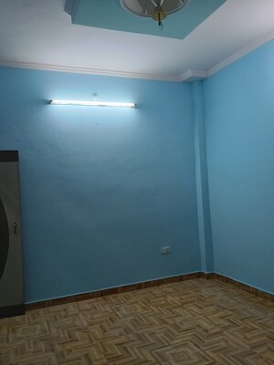 Room in 2 BHK Builder Floor at Gomti Nagar – for Rent