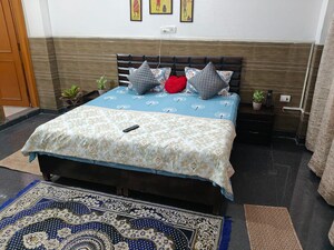 Room in  Pg at Sector 70 – for Rent