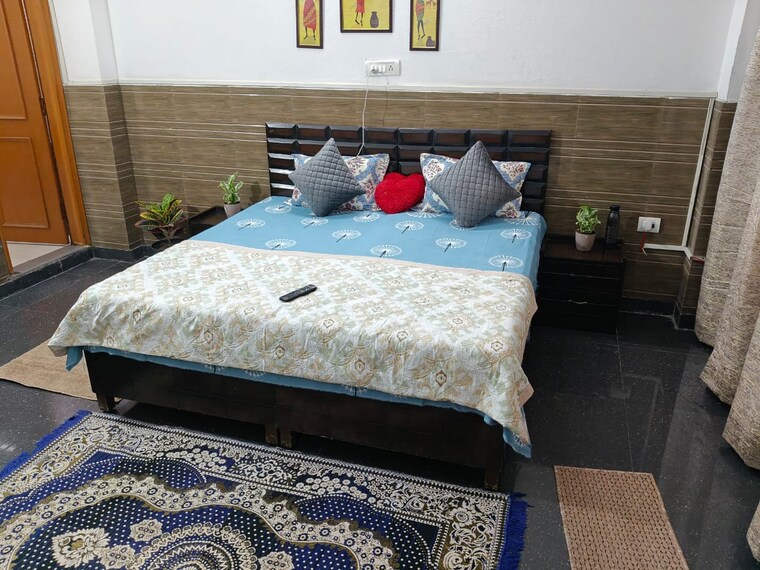 Room, sector 70 Pg For Boys & Girls In Sector 70 9670559