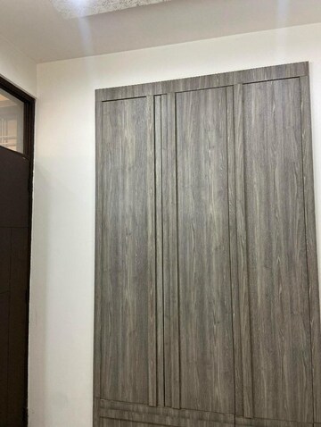 Room in 4 BHK Builder Floor at Sushant Lok ii – for Rent