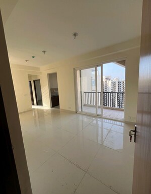 Room in 3 BHK Apartment at Amrapali Heartbeat City, Sector 107 – for Rent