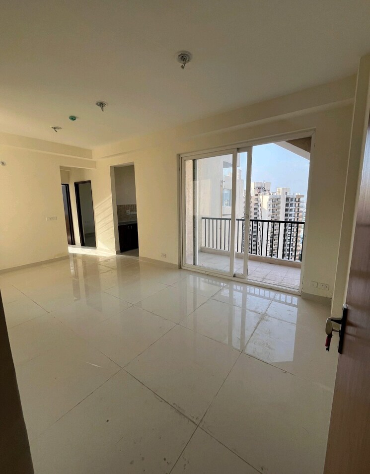 Room, amrapali-heartbeat-city 3 Bedroom 1350 Sq.Ft. Apartment In Sector 107 Noida 9670576