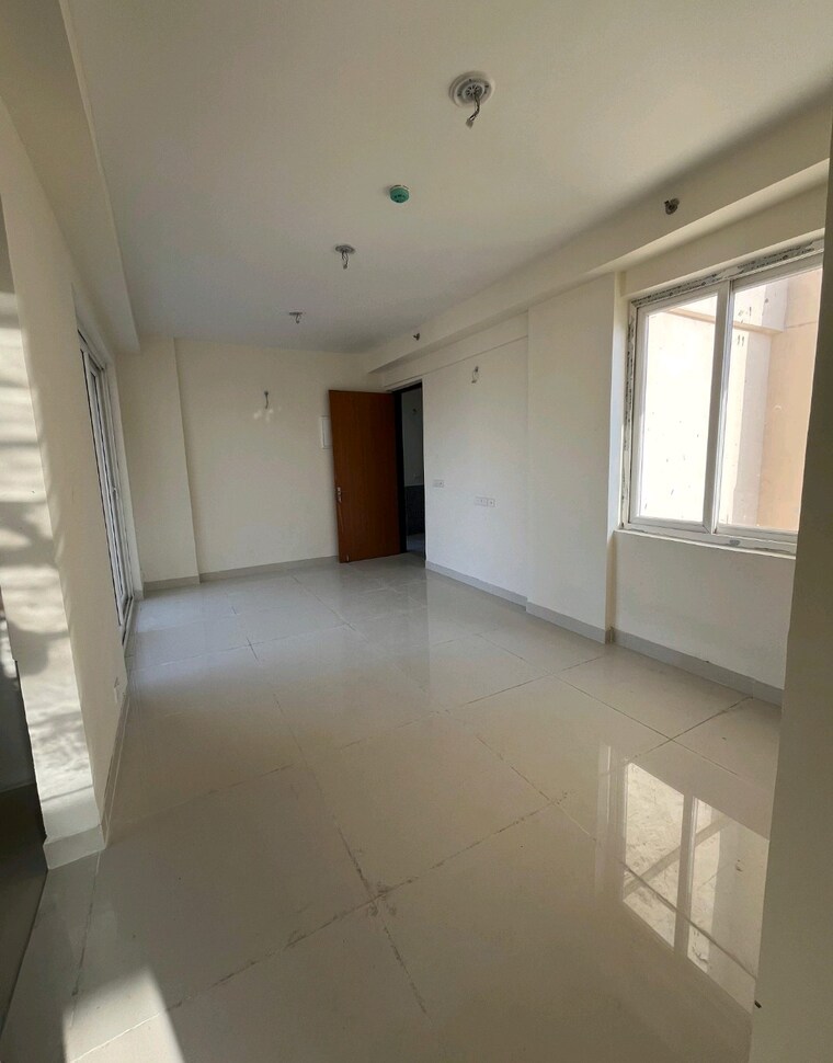 Room, amrapali-heartbeat-city 3 Bedroom 1350 Sq.Ft. Apartment In Sector 107 Noida 9670576