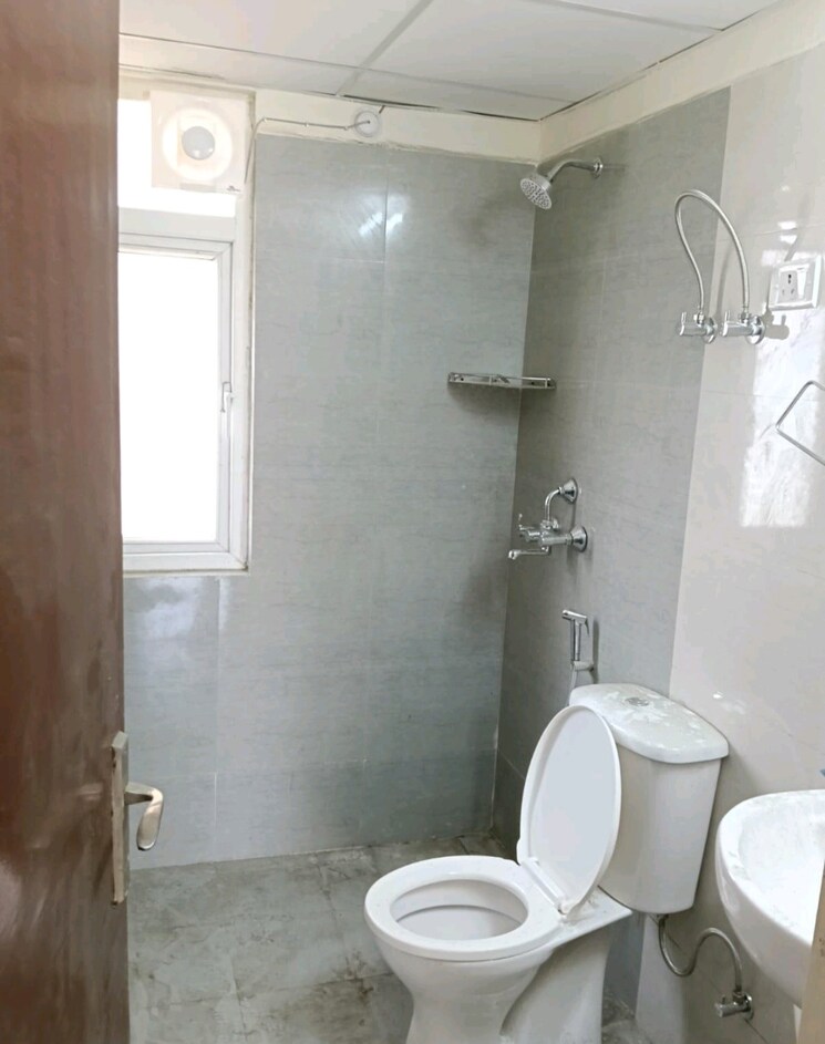 Bathroom, amrapali-heartbeat-city 3 Bedroom 1350 Sq.Ft. Apartment In Sector 107 Noida 9670576