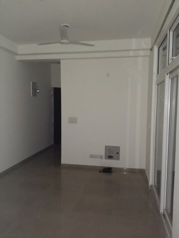 Room in 2.5 BHK Apartment at Mahagun Mywoods, Sector 16c Greater Noida – for Rent