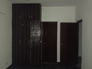 Room in 2.5 BHK Apartment at Mahagun Mywoods, Sector 16c Greater Noida – for Rent