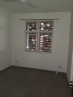 Room in 2.5 BHK Apartment at Mahagun Mywoods, Sector 16c Greater Noida – for Rent