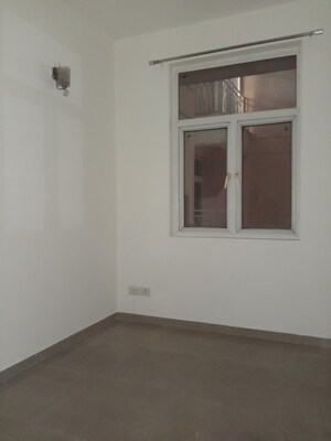 Room in 2.5 BHK Apartment at Mahagun Mywoods, Sector 16c Greater Noida – for Rent