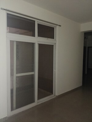 Room in 2.5 BHK Apartment at Mahagun Mywoods, Sector 16c Greater Noida – for Rent