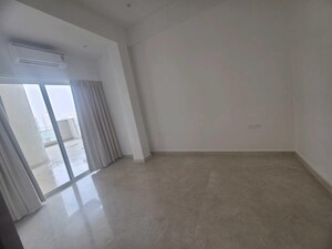 Room in 4 BHK Apartment at Indiabulls Sky Forest, Lower Parel – for Rent