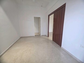 Room in 4 BHK Apartment at Indiabulls Sky Forest, Lower Parel – for Rent