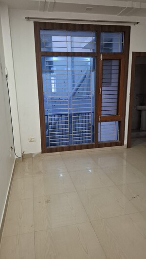 Room in 2 BHK Independent House at Gomti Nagar – for Rent