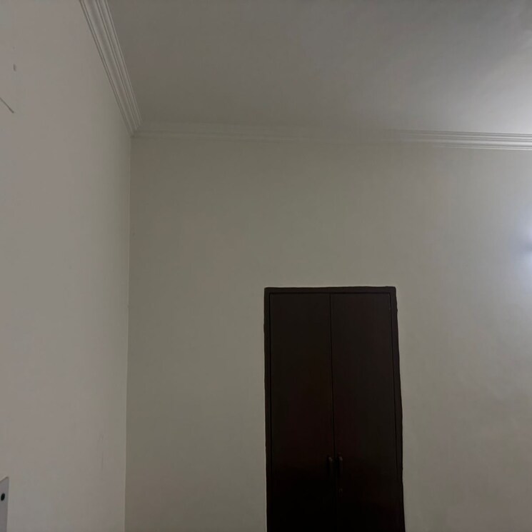 Room, rwa-apartments-sector-40 5 Bedroom 200 Sq.Mt. Independent House In Sector 40 Noida 9670795