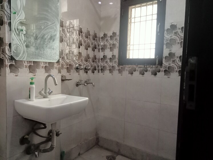 Bathroom, mahavir enclave 1 2 Bedroom 583 Sq.Ft. Builder Floor In Mahavir Enclave 1 Delhi 9670803
