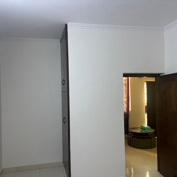 Room in 5 BHK Independent House at RWA Apartments Sector 40, Sector 40 – for Rent