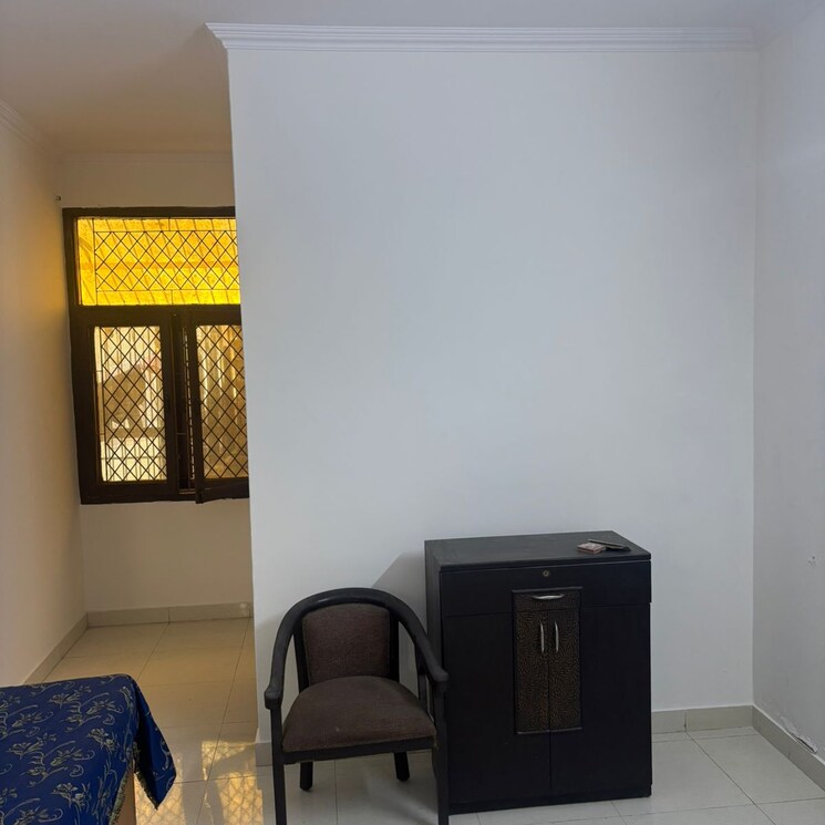 undefined, rwa-apartments-sector-40 5 Bedroom 200 Sq.Mt. Independent House In Sector 40 Noida 9670795