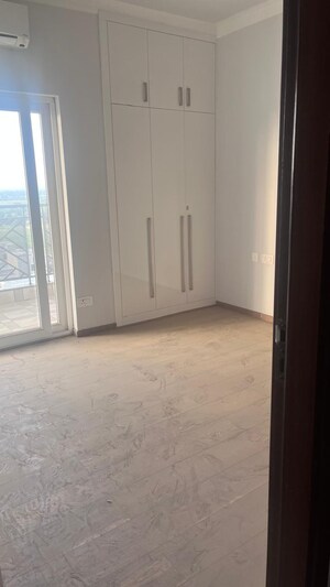 3 BHK Builder Floor For Rent in Central Park Flower Valley Aqua Front Towers, Sohna Sector 33