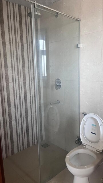 Bathroom in 3 BHK Builder Floor at Central Park Flower Valley Aqua Front Towers, Sohna Sector 33 – for Rent