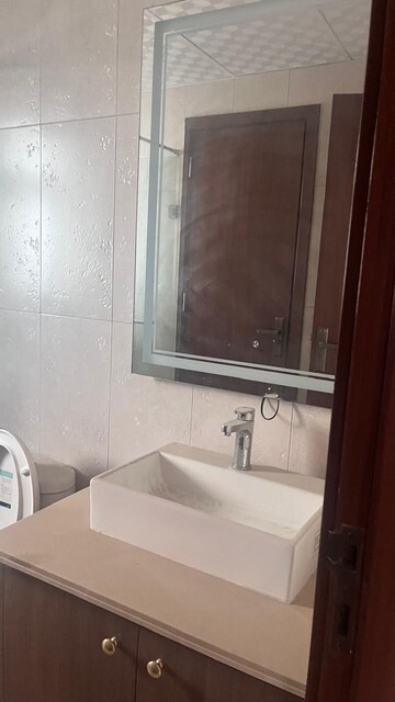 Bathroom in 3 BHK Builder Floor at Central Park Flower Valley Aqua Front Towers, Sohna Sector 33 – for Rent