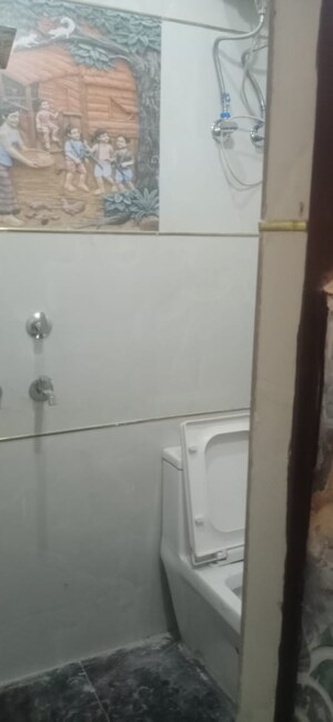 Furnished Amenities in 1 BHK Builder Floor at Laxmi Nagar – for Rent