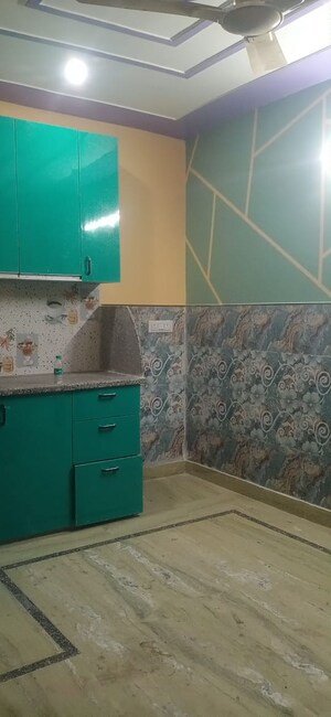 Furnished Amenities in 1 BHK Builder Floor at Laxmi Nagar – for Rent