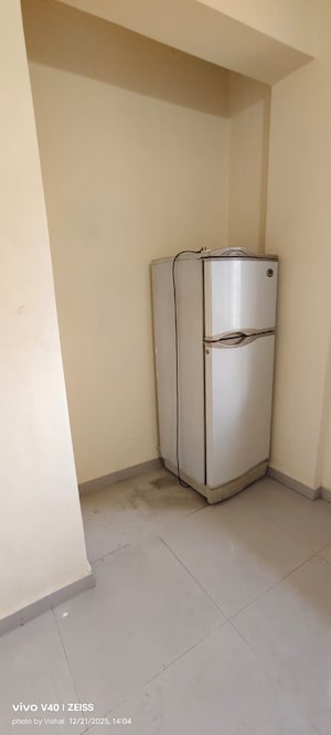Room in 2 BHK Apartment at Puraniks City Reserva, Ghodbunder Road – for Rent