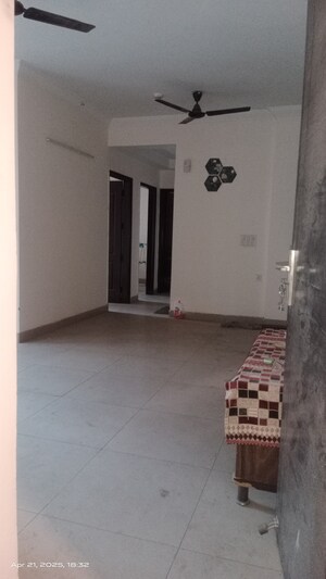 Room in 3 BHK Apartment at Exotica Dreamville, Sector 16c Greater Noida – for Rent