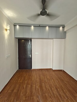 Room in 2 BHK Apartment at Mahagun Mywoods, Sector 16c Greater Noida – for Rent