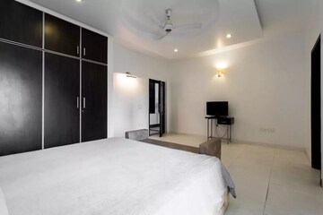 Room in 2 BHK Apartment at Jaypee Greens Star Court, Jaypee Greens – for Sale