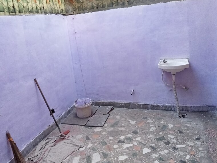 Bathroom, beta ii greater noida 2 Bedroom 60 Sq.Mt. Independent House In Beta Ii Greater Noida Greater Noida 9671425