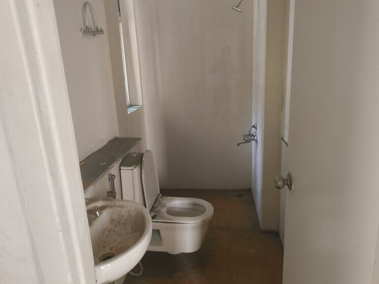 Bathroom, jaypee-greens-kosmos 3.5 Bedroom 1450 Sq.Ft. Apartment In Sector 134 Noida 9671431