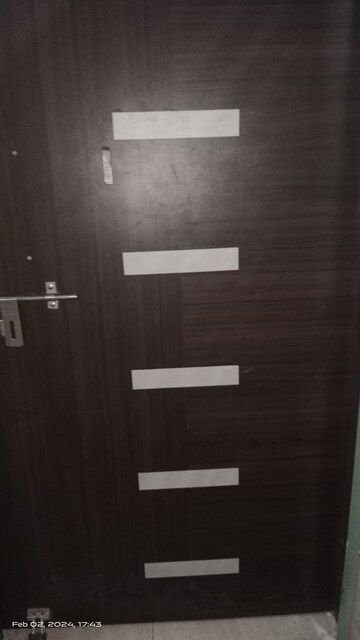 Furnished Amenities in 2.5 BHK Apartment at Gaur City 4th Avenue, Sector 4 Greater Noida – for Rent