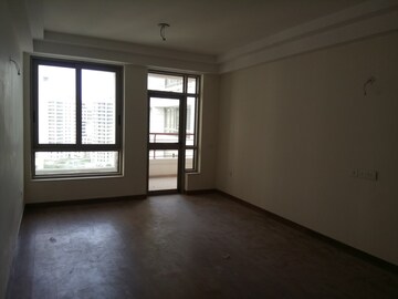 Room in 4 BHK Apartment at Jaypee Kalypso Court, Sector 128 – for Sale