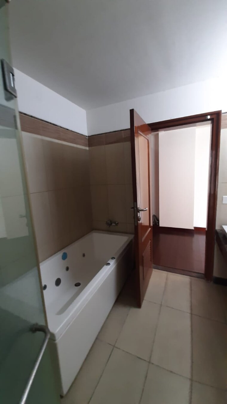 Bathroom, jaypee-greens-the-castille 4 Bedroom 3000 Sq.Ft. Apartment In Jaypee Greens Greater Noida 9671443