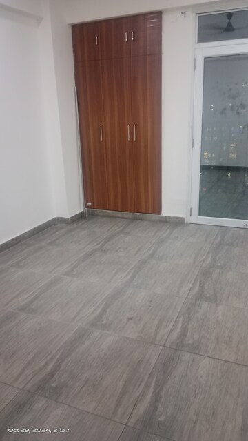 Room in 2 BHK Apartment at Gaur City 2 - 14th Avenue, Sector 16c Greater Noida – for Rent