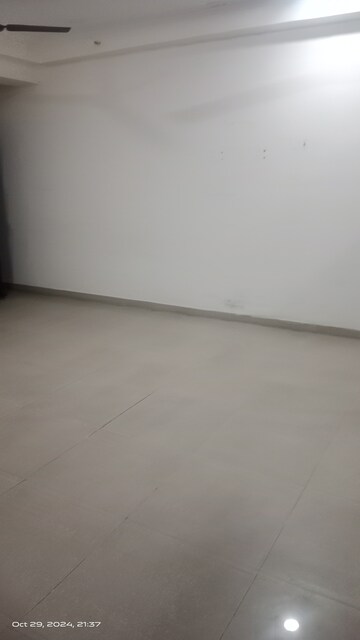 Room in 2 BHK Apartment at Gaur City 2 - 14th Avenue, Sector 16c Greater Noida – for Rent