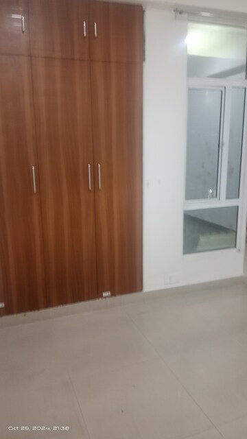 Room in 2 BHK Apartment at Gaur City 2 - 14th Avenue, Sector 16c Greater Noida – for Rent