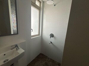 Room in 3 BHK Apartment at Lodha The Park, Worli – for Rent