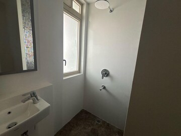 Room in 3 BHK Apartment at Lodha The Park, Worli – for Rent