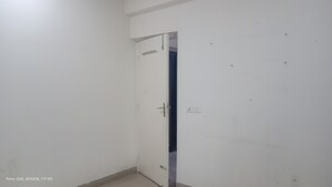 Room in 3 BHK Apartment at Gaur City 5th Avenue, Sector 4 Greater Noida – for Rent