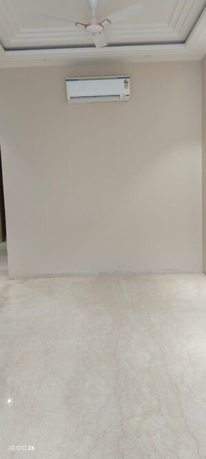 Room in 3 BHK Builder Floor at Chittaranjan Park – for Rent