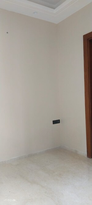 Room in 3 BHK Builder Floor at Chittaranjan Park – for Rent