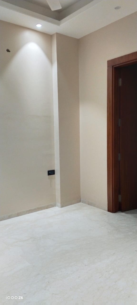3 BHK + Servant Room Builder Floor For Rent in Chittaranjan Park