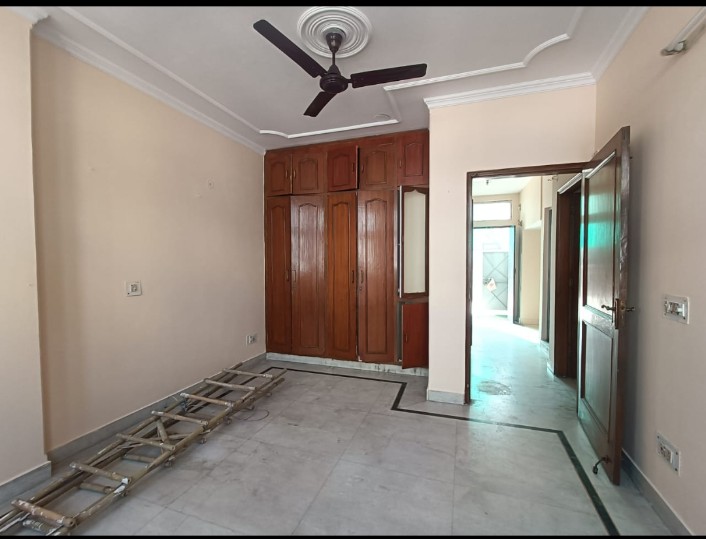 1.5 BHK + Extra Room Builder Floor For Rent in Chittaranjan Park