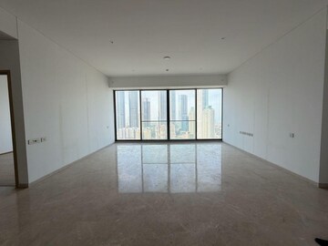 Room in 4 BHK Apartment at Rustomjee Crown, Prabhadevi – for Rent